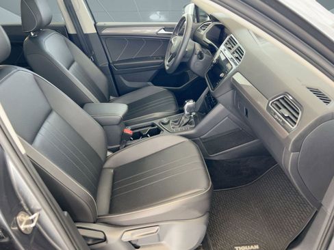 Used 2022 Volkswagen Tiguan SE w/ Panoramic Sunroof Package image 28