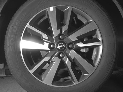 Used 2025 Nissan Versa SV FWD image 13