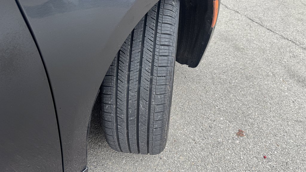 Used 2019 Chrysler Pacifica Limited w/ Tire & Wheel Group FWD image 12