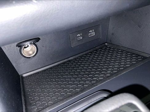 Used 2025 Nissan Pathfinder S image 32