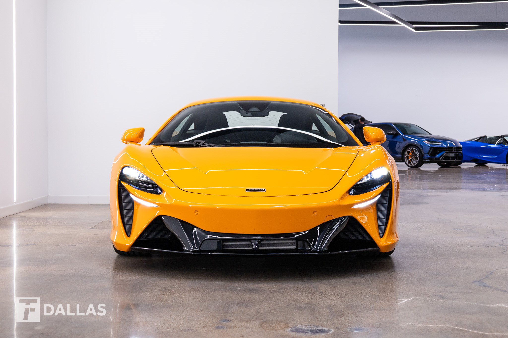Used 2026 McLaren Artura RWD image 18