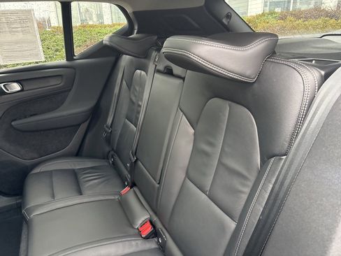 Certified 2023 Volvo XC40 B5 Ultimate w/ Protection Package Premier image 38