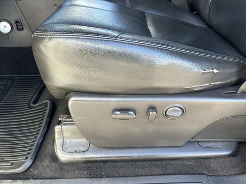 Used 2011 GMC Sierra 3500 SLT w/ SLT Convenience Package image 19