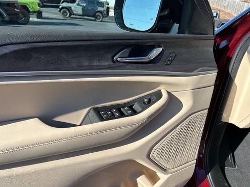 New 2025 Jeep Grand Cherokee L Limited image 8