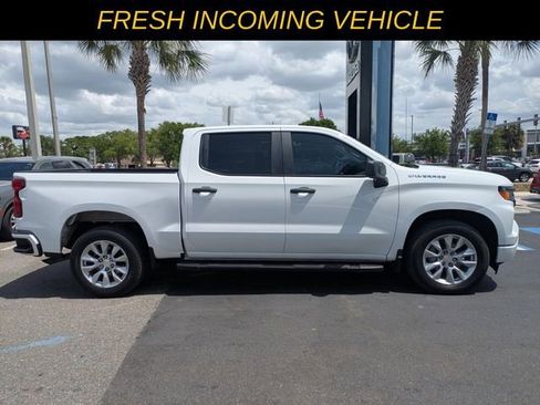 Used 2023 Chevrolet Silverado 1500 Custom image 2