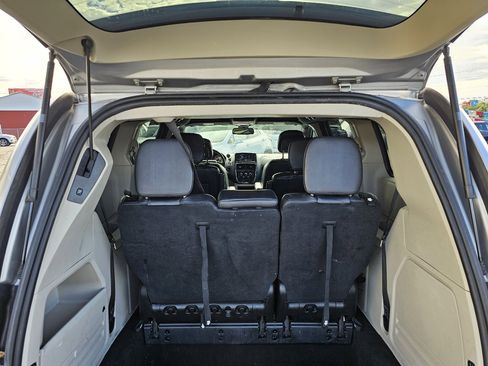 Used 2019 Dodge Grand Caravan SXT image 23