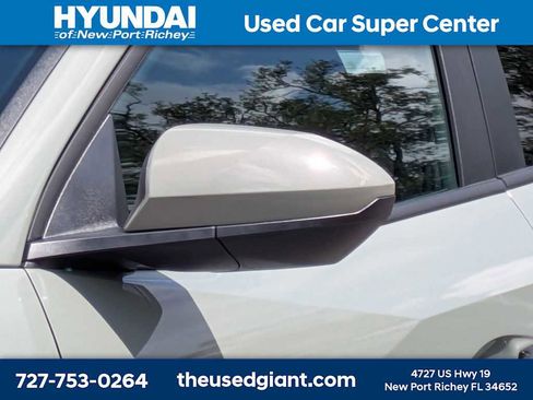 Used 2025 Hyundai Santa Cruz SE FWD image 11