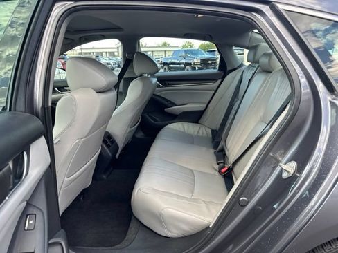 Used 2018 Honda Accord Touring image 12