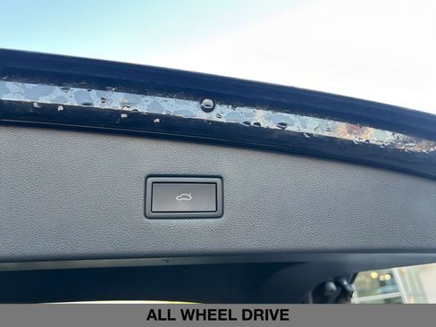 Used 2024 Volkswagen Tiguan SE R-Line image 17