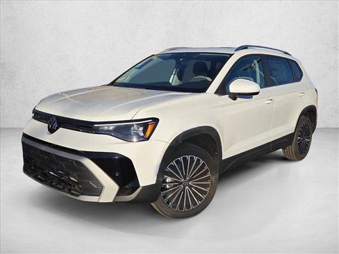 New 2026 Volkswagen Taos SE FWD image 2