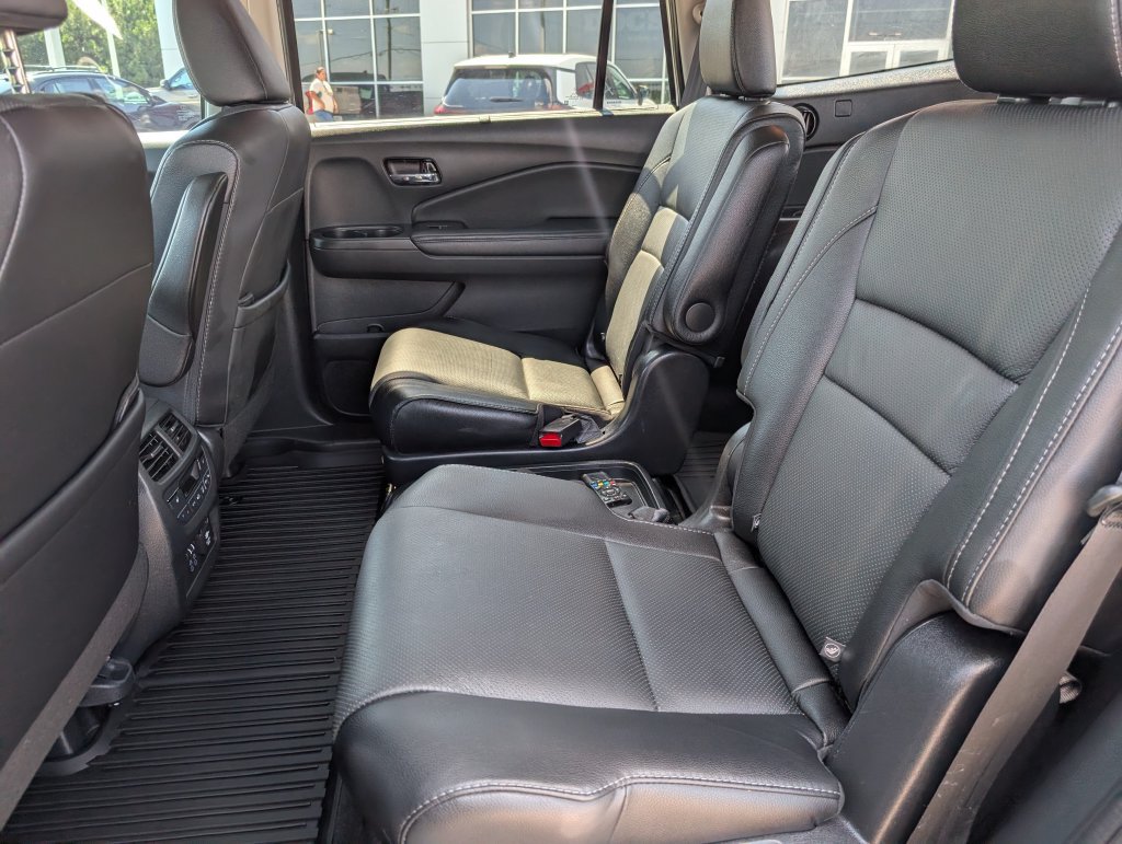 Used 2021 Honda Pilot Elite image 32