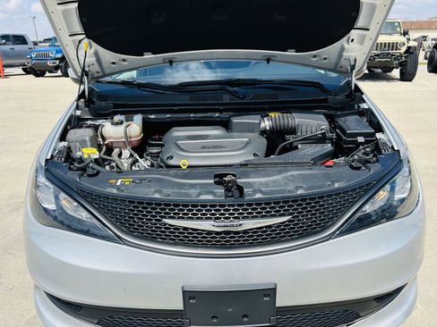Used 2023 Chrysler Voyager LX FWD image 40