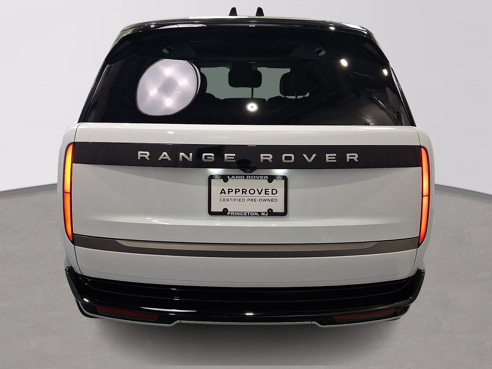 Certified 2025 Land Rover Range Rover SE AWD/4WD image 5