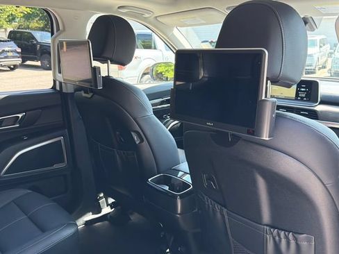 Used 2022 Kia Telluride EX w/ EX Premium Package FWD image 18