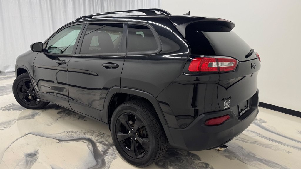 Used 2016 Jeep Cherokee Latitude w/ Cold Weather Group AWD/4WD image 9