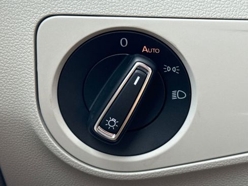 Certified 2022 Volkswagen Tiguan SE image 30