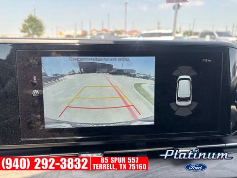 Used 2024 Kia Carnival EX FWD image 19