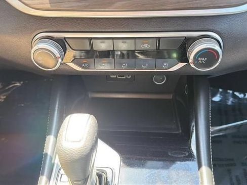 Used 2023 Nissan Altima 2.5 SV AWD/4WD image 17