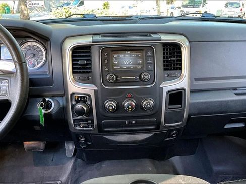 Used 2018 RAM 1500 Classic SLT image 9