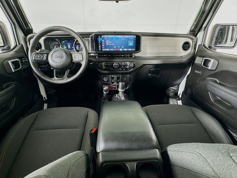 Used 2024 Jeep Wrangler Unlimited AWD/4WD image 29