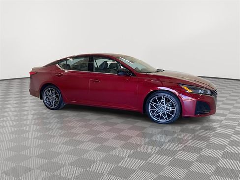 Certified 2024 Nissan Altima 2.0 SR image 13