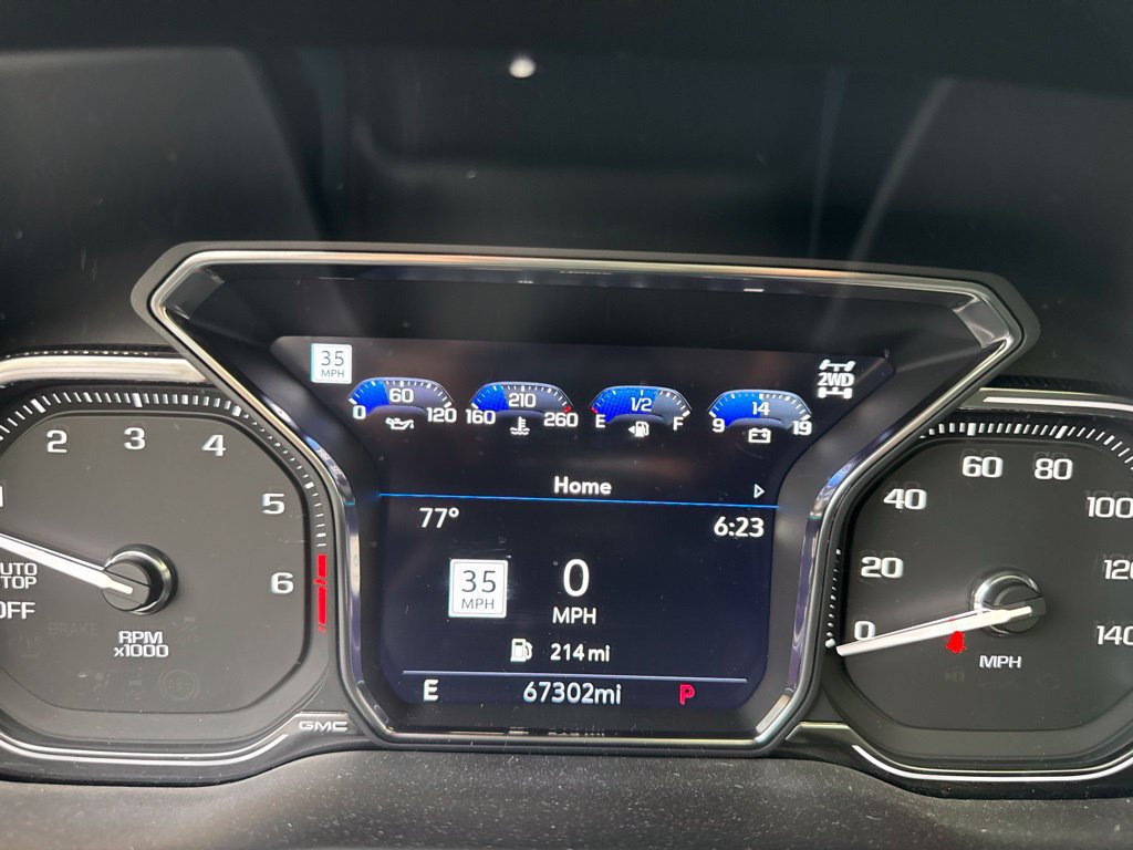 Used 2021 GMC Yukon Denali w/ Denali Premium Package AWD/4WD image 8