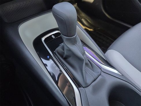 Used 2023 Toyota Corolla LE image 19