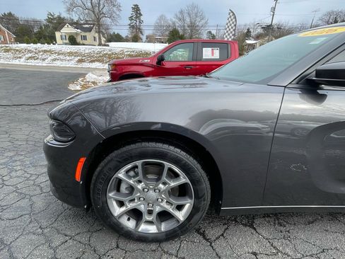 Used 2016 Dodge Charger SXT image 2