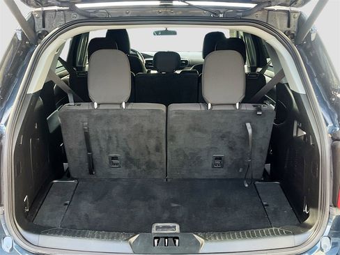 Used 2023 Ford Explorer XLT image 24