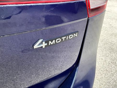 Used 2022 Volkswagen Tiguan SEL R-Line image 25