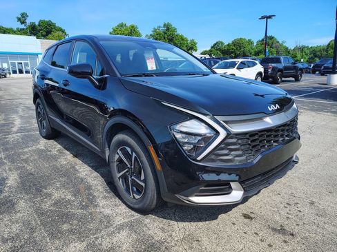 Used 2023 Kia Sportage LX AWD/4WD image 3