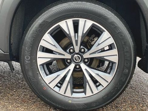 Used 2021 Nissan Rogue SV image 31