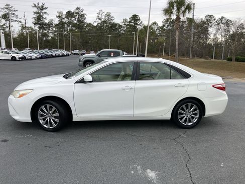 Used 2017 Toyota Camry XLE image 2