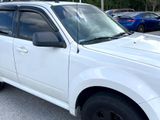 Used 2010 Mercury Mariner 2WD image 2