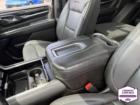 Used 2021 GMC Yukon Denali w/ Denali Ultimate Package AWD/4WD image 17