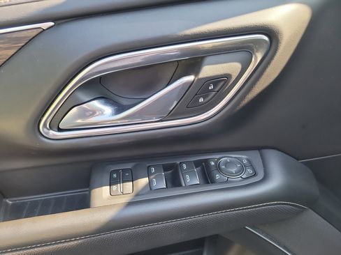 Used 2023 Chevrolet Suburban Premier image 21