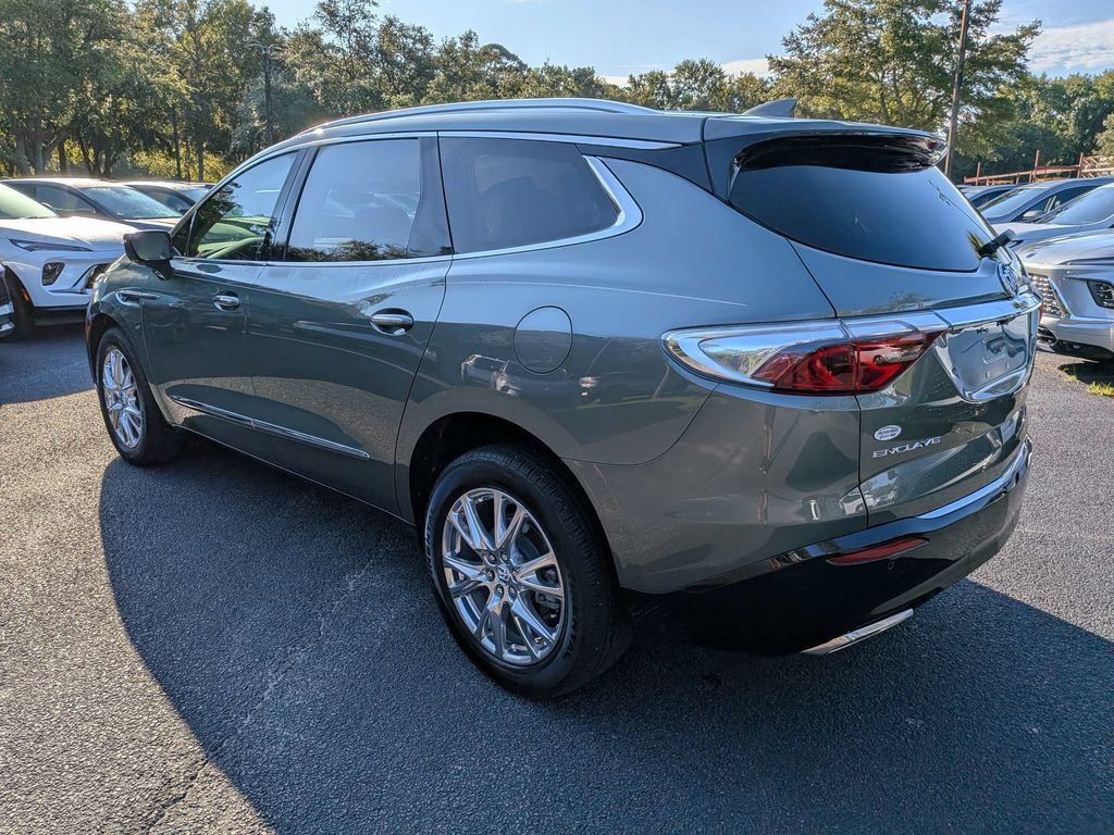 Used 2023 Buick Enclave Essence w/ Experience Buick Package FWD image 6