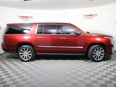 Used 2017 Cadillac Escalade ESV Premium Luxury AWD/4WD image 3