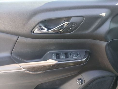 Used 2018 GMC Acadia SLT image 11