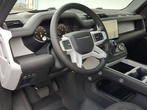 Used 2025 Land Rover Defender 110 S image 10