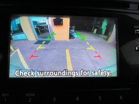 Used 2017 Nissan Rogue SV FWD image 19