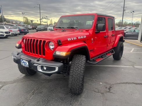 Used 2021 Jeep Gladiator Sport image 3