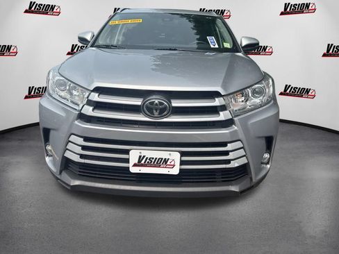 Used 2019 Toyota Highlander XLE AWD/4WD image 2