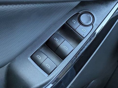 Used 2025 Chevrolet Equinox LT FWD image 24