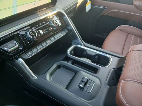 New 2026 GMC Sierra 2500 Denali Ultimate w/ LPO, Black Badging Package image 25