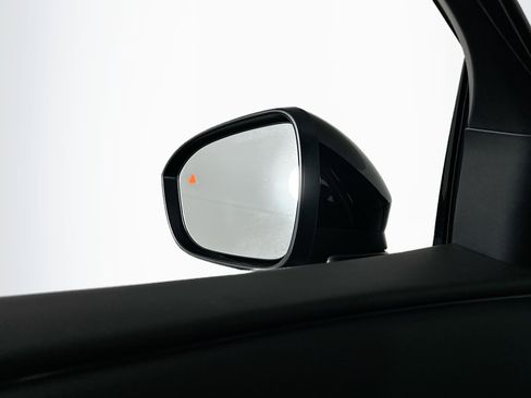 Used 2024 Nissan Ariya AWD image 16