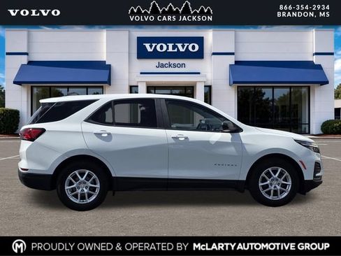 Used 2022 Chevrolet Equinox LS w/ LPO, Floor Liner Package FWD image 3