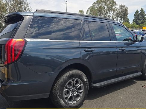 Used 2025 Ford Expedition Active AWD/4WD image 3