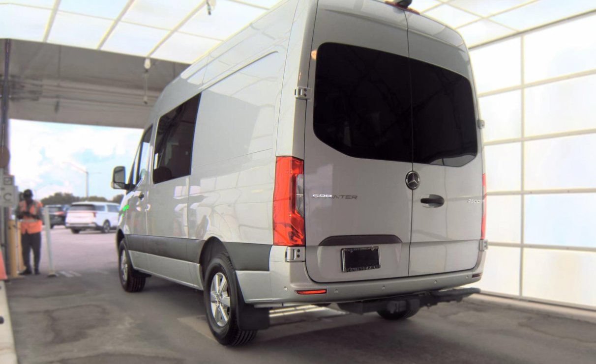 Used 2024 Mercedes-Benz Sprinter 2500 image 4