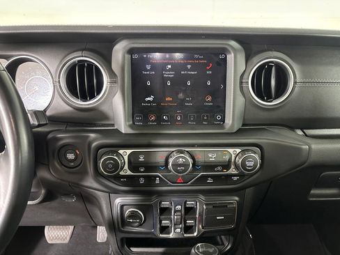 Used 2022 Jeep Wrangler Unlimited Sahara AWD/4WD image 13